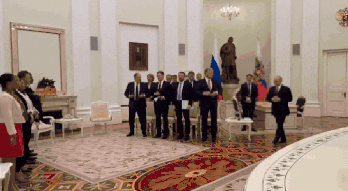 Nhân vật đặc biệt vừa tới gặp ông Putin: Kremlin huy động cả lãnh đạo tình báo, cử chỉ của ông Lavrov hé lộ bí ẩn