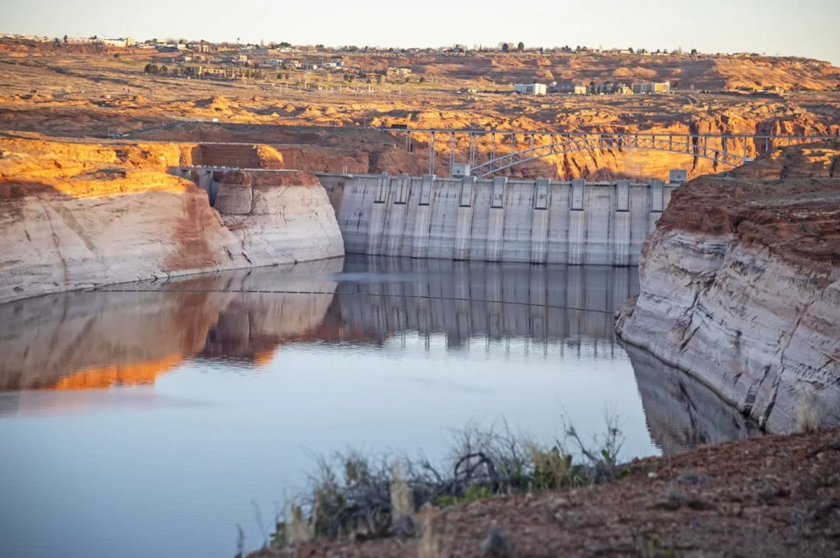 Thiếu điện, Mỹ xả lượng nước tương đương 50.000 bồn cầu cùng lúc để giải cứu 350.000 hộ gia đình