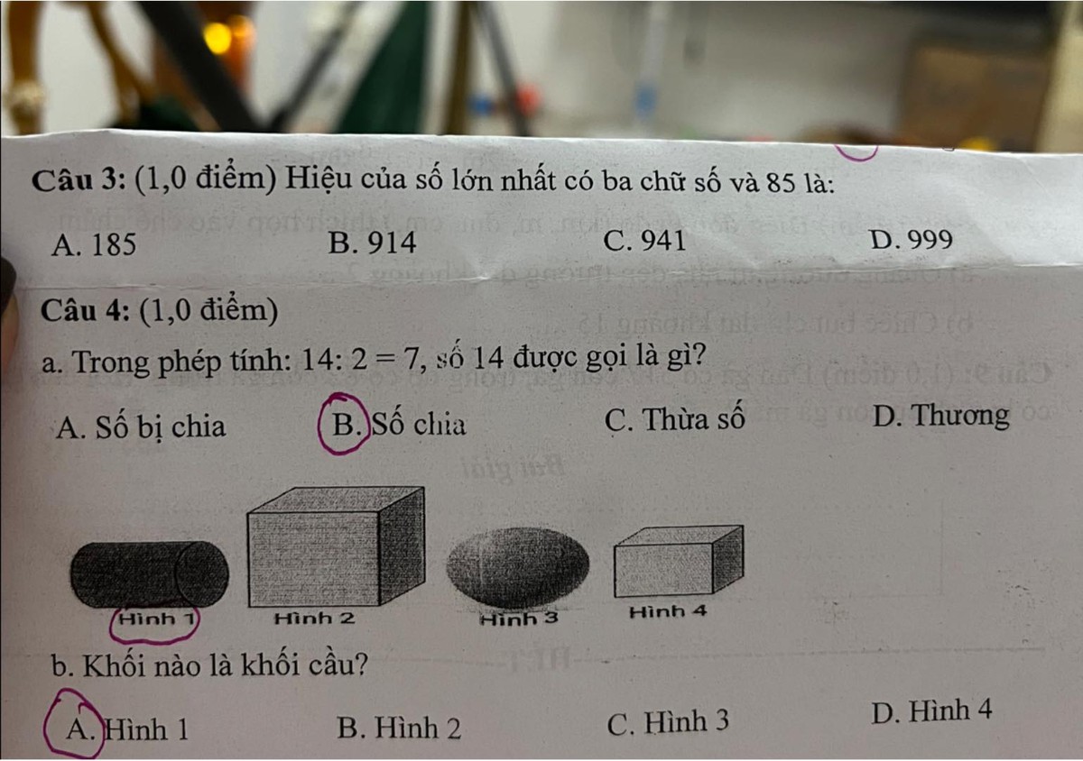Mẹ than thở bài tập tiểu học của con quá khó, netizen: Đây là lý do vì sao nhiều phụ huynh nên học lại cùng con!