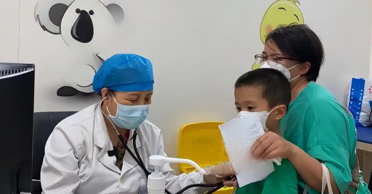 Cậu bé 12 tuổi mắc ung thư tuyến tụy, bác sĩ hỏi 1 câu khiến cha mẹ chết lặng: Nhiều gia đình có chung thói quen này