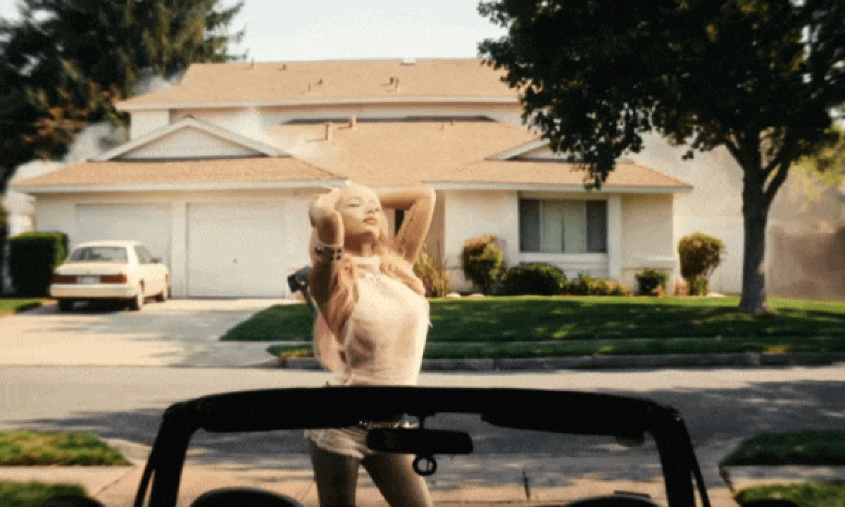 Vbiz có mỹ nhân thu hút như gái Tây, ra nhạc leo xu hướng quốc tế nhưng ở Việt Nam thì lạ lắm