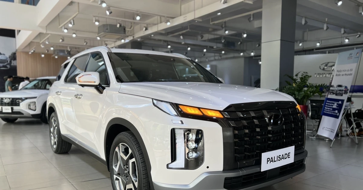 SUV cỡ lớn của Hyundai giảm giá sâu xuống ngang xe hạng D