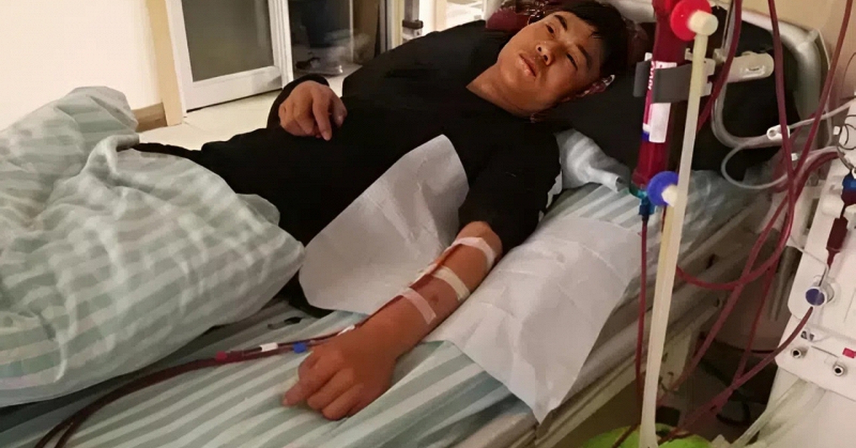 Nam thanh niên 29 tuổi tử vong vì suy thận giai đoạn cuối, người mẹ bật khóc: “Tôi đã nhắc con dừng 1 việc từ lâu”