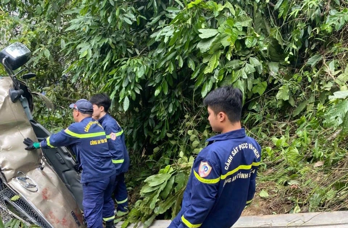 Xe khách lao xuống vực sâu 100m, 2 người tử vong, 24 người bị thương