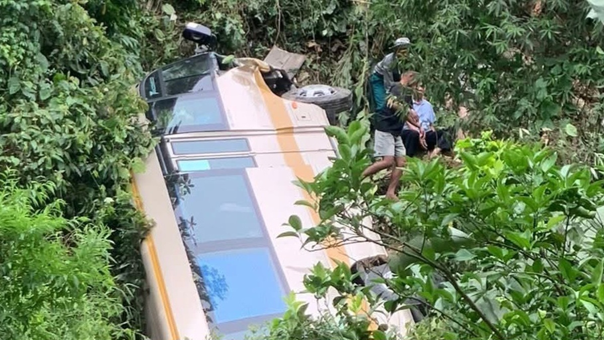 Xe khách rơi xuống vực ở Sơn La: Nhân chứng kể phút giây phá cửa, chạy đua cứu người