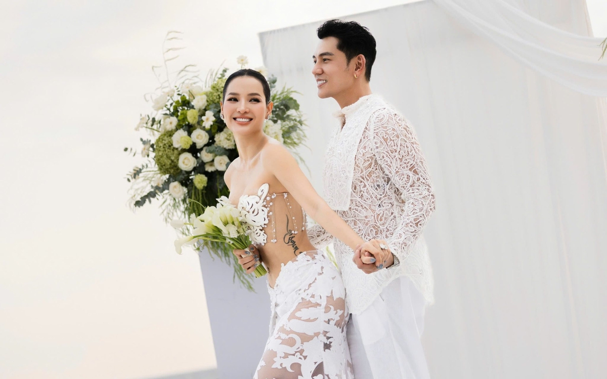 Cặp đôi diễn viên - ca sĩ Việt tổ chức lễ cưới ở biển, cô dâu diện hở đến mức chưa ai dám thử!