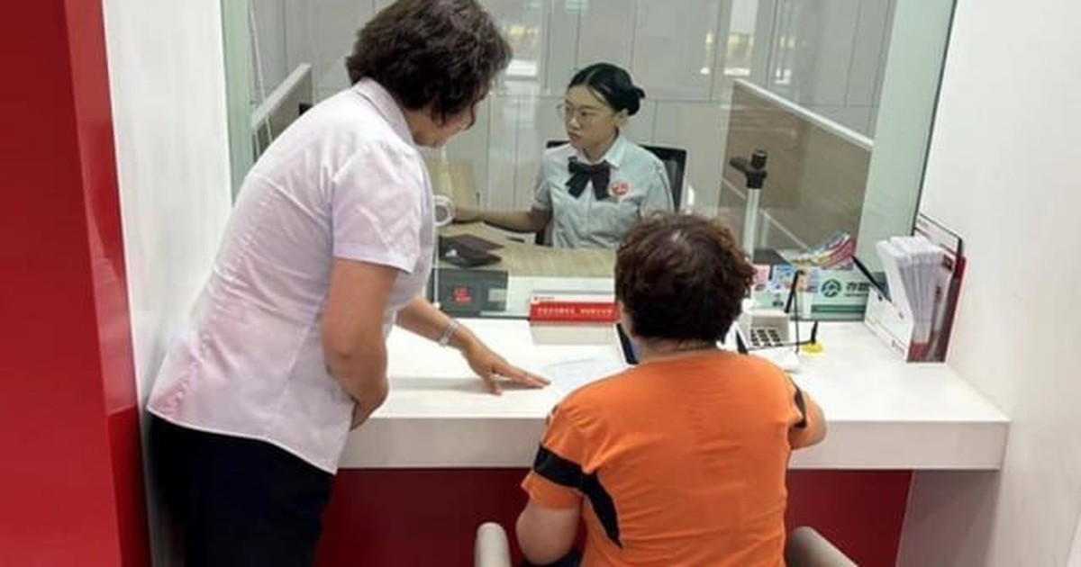 Đến ngân hàng yêu cầu rút 424 triệu đồng tiền tiết kiệm, người phụ nữ bị giao dịch viên lập tức báo cảnh sát