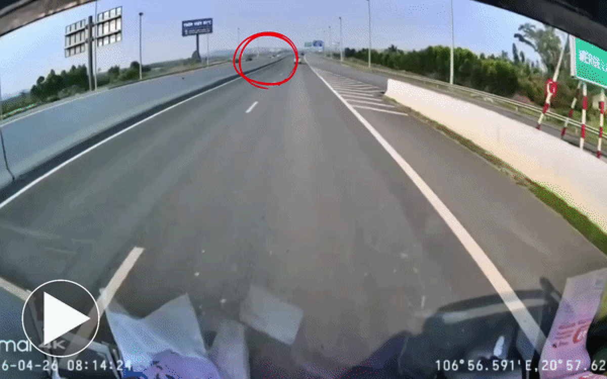 Vụ 2 cô gái phóng xe máy ngược chiều trên làn 100km/h cao tốc: 3 người bị xử phạt 5 lỗi gì?