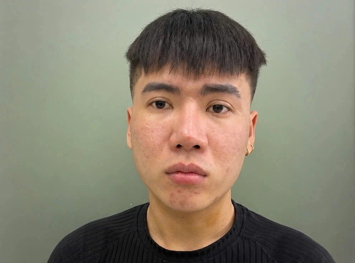 Bắt giữ Châu Minh Khang SN 2002