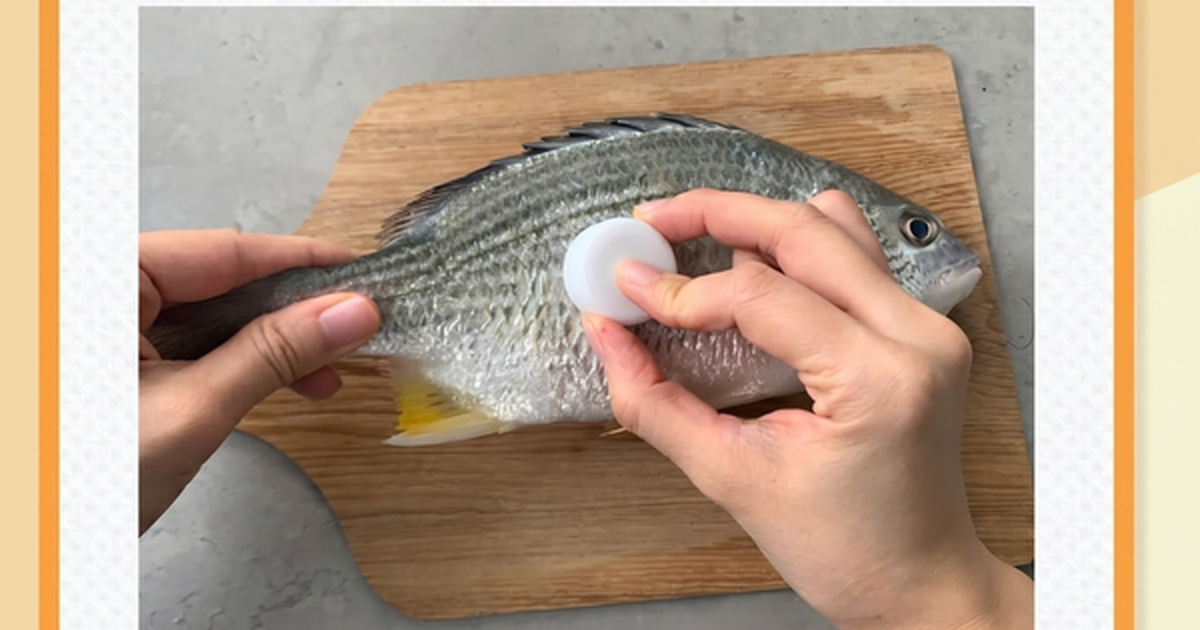 Mẹo đánh vảy cá: Không cần dao hay đồ bào, chỉ dùng 1 "phế liệu" nhỏ là đã sạch sẽ, không lo đứt tay, vảy cá không văng tung tóe