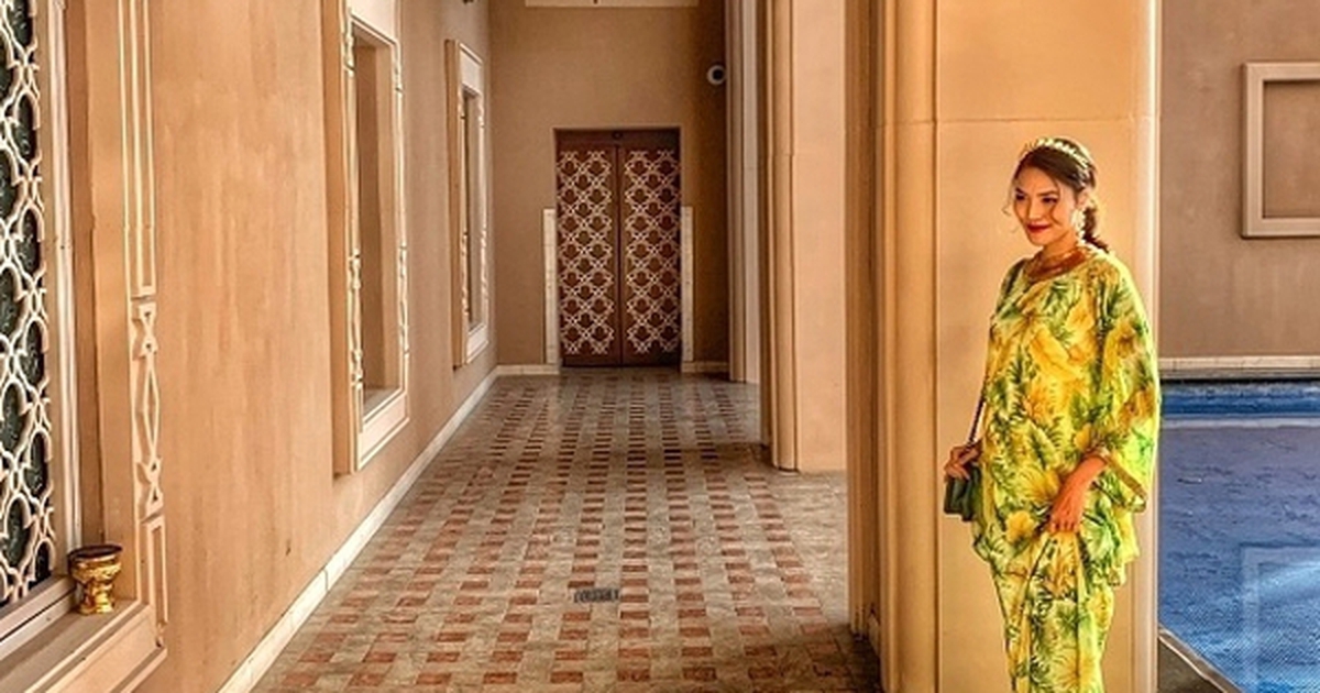 Mỹ nhân 26 tuổi cưới cháu trai gia tộc giàu bậc nhất Việt Nam: Sống trong dinh thự dát vàng, sân nhà đủ đỗ chục chiếc xe hơi