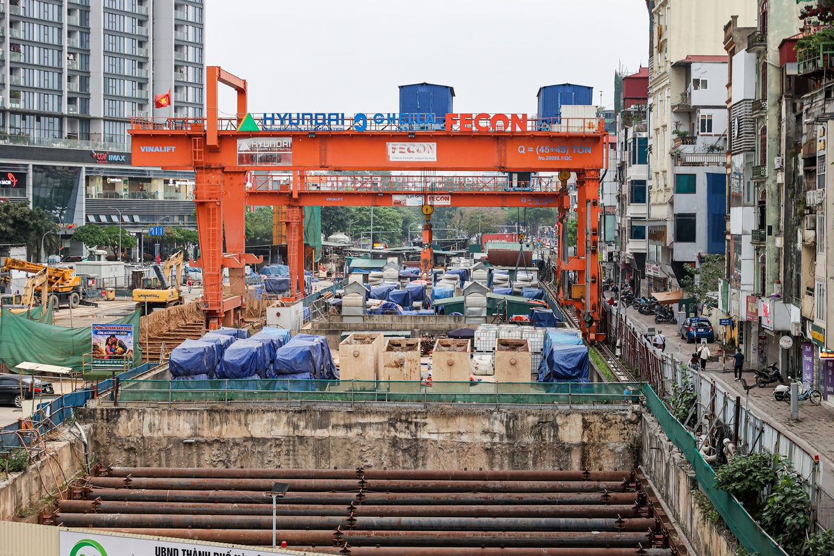 Phố vàng tê liệt vì lô cốt metro chậm tiến độ, nhà 2 mặt tiền không ai thuê
