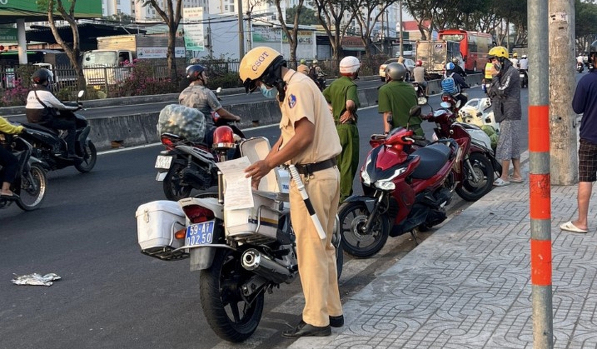 Cảnh sát giao thông ra quân xử lý nghiêm hành vi này, đã xử lý 235 trường hợp