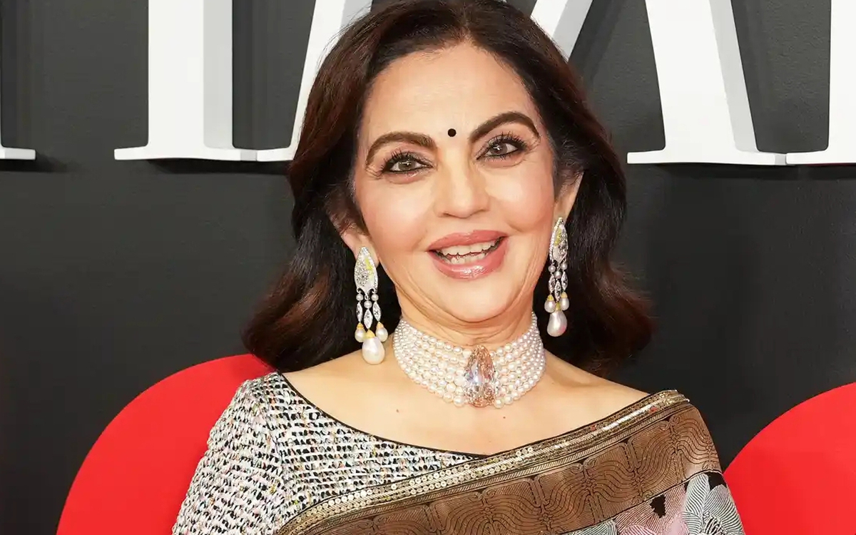 Người phụ nữ giàu nhất châu Á đeo viên kim cương có một không hai trên đời đến tiệc có Jennie