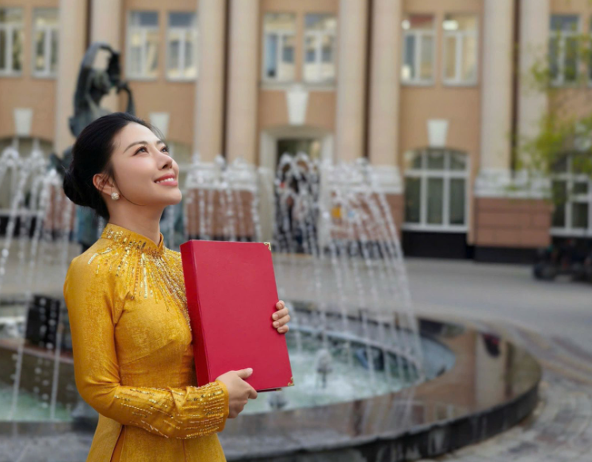 Nữ ca sĩ Việt bảo vệ thành công luận án Tiến sĩ tại Nga với số điểm tuyệt đối