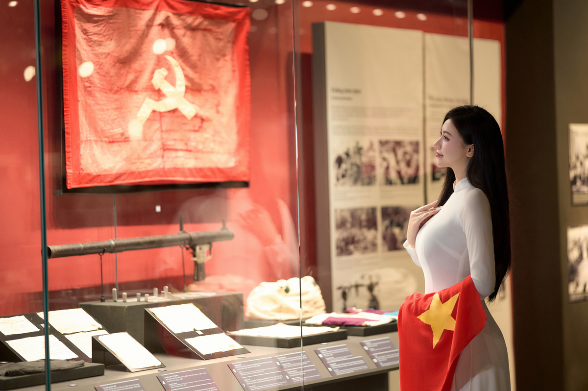 Mỹ nhân Việt SN 2005 gây ấn tượng với bộ ảnh tại Bảo tàng Lịch sử Quân sự Việt Nam, thông điệp phía sau càng đặc biệt hơn