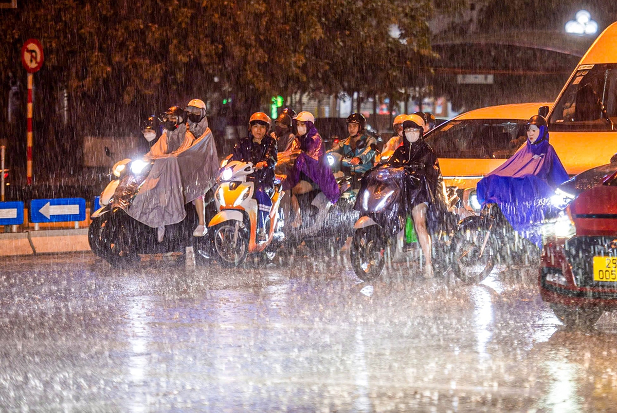 Miền Bắc sắp đón thêm đợt không khí lạnh, nguy cơ dông lốc kèm mưa đá và sấm sét