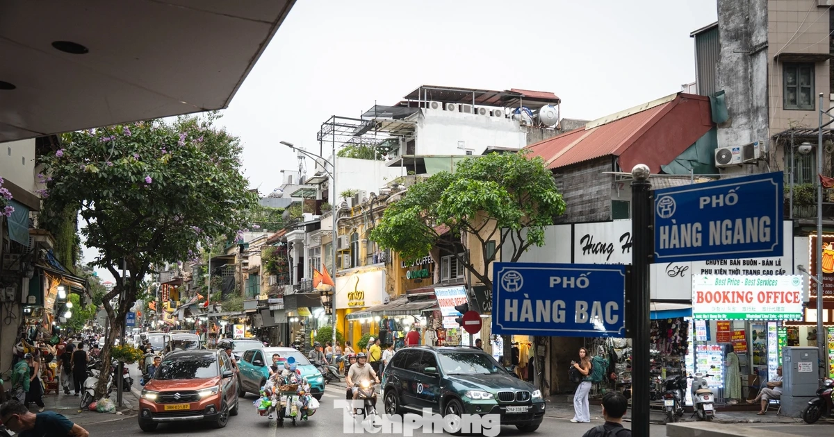 Phố lõi Hà Nội siết xe xăng: Dân lo tiền đổi xe, thấp thỏm hạ tầng sạc