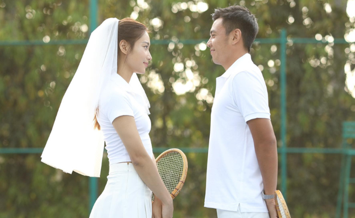 Tay vợt số 1 Việt Nam Lý Hoàng Nam "mừng ra mặt" vì "sống sót" sau 3 năm cưới hotgirl bóng rổ ĐH RMIT