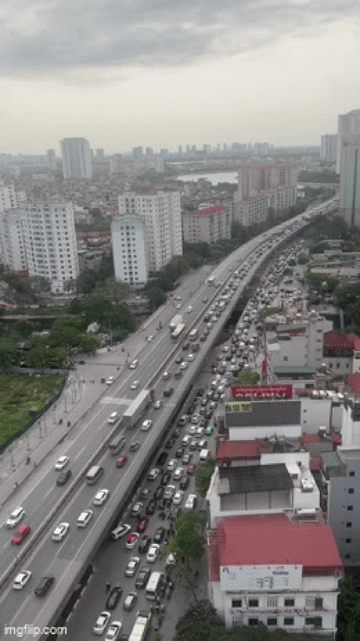 Cảnh tượng trên các tuyến cao tốc sáng 30/4