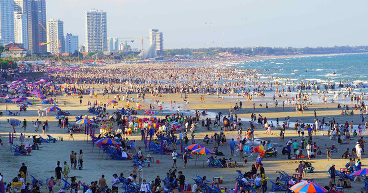 Cứu sống nữ du khách lao ra biển Bãi Sau trong trạng thái tinh thần không ổn định