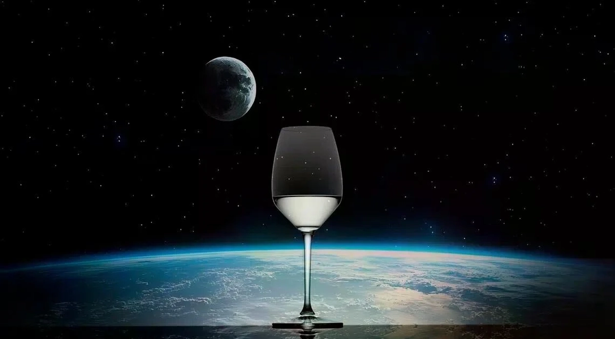 Bất ngờ với giá chai rượu sake được lên men trong vũ trụ