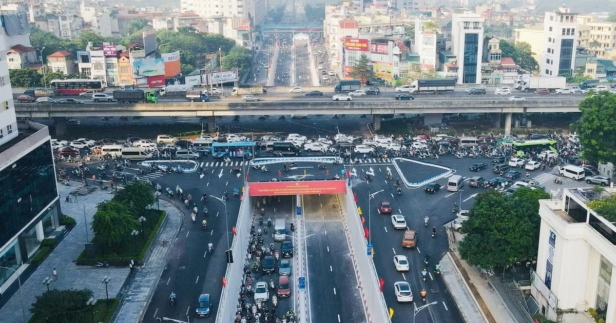 Hà Nội yêu cầu sớm xử lý các vết nứt tại hầm chui nút Lê Văn Lương