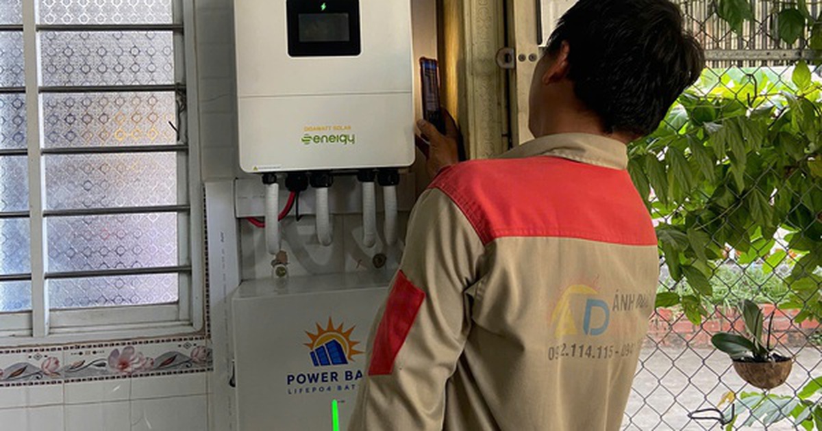 Lắp điện mặt trời kèm nhiều pin lưu trữ có giúp giảm tiền điện?