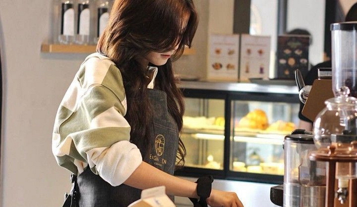 Thạc sĩ 37 tuổi, chuyên môn cao vẫn đi bưng bê, phụ bếp: “Văn võ song toàn vẫn thất nghiệp?”