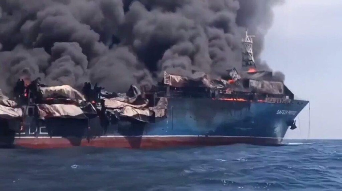 Iran hé lộ cách để tàu thuyền đi qua Hormuz an toàn