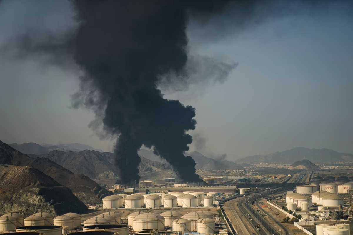 "Cú sốc OPEC" của UAE báo hiệu trật tự địa chính trị mới tại Trung Đông