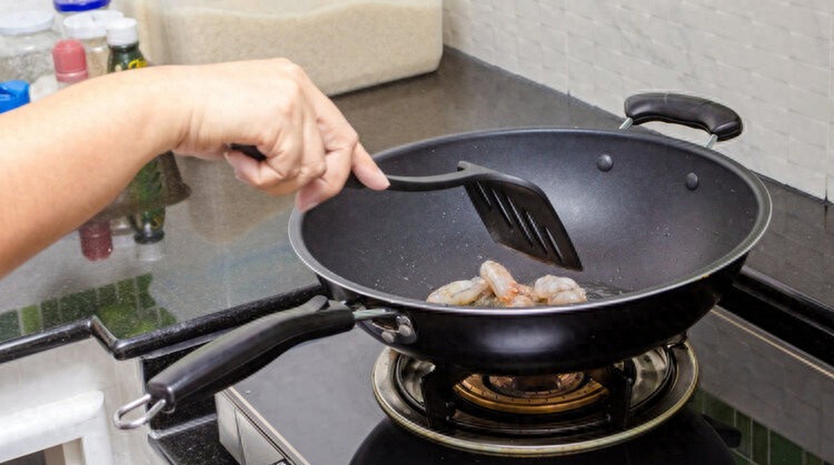 Ngày càng nhiều người tử vong vì ung thư, bác sĩ nói thẳng: Thường xuyên làm 4 việc này chẳng khác nào “nuôi” tế bào ung thư