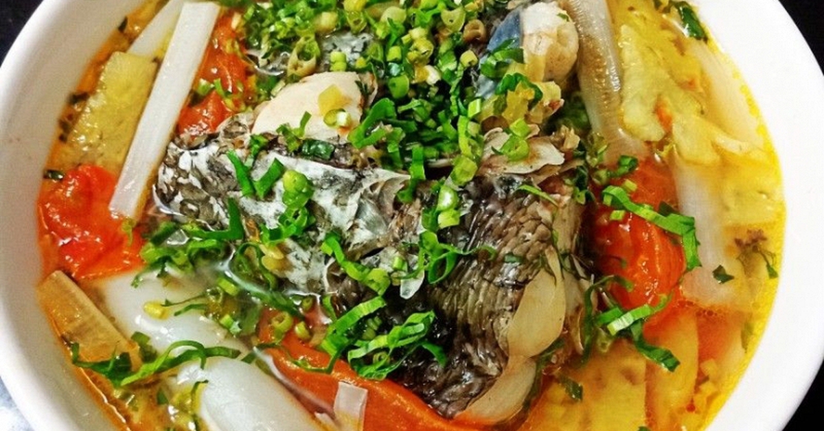 Nấu canh cá đừng chỉ dùng dứa và cà chua: Thêm một nhúm lá này vào, nước dùng thanh vị, khử sạch mùi tanh ngon hơn ngoài hàng