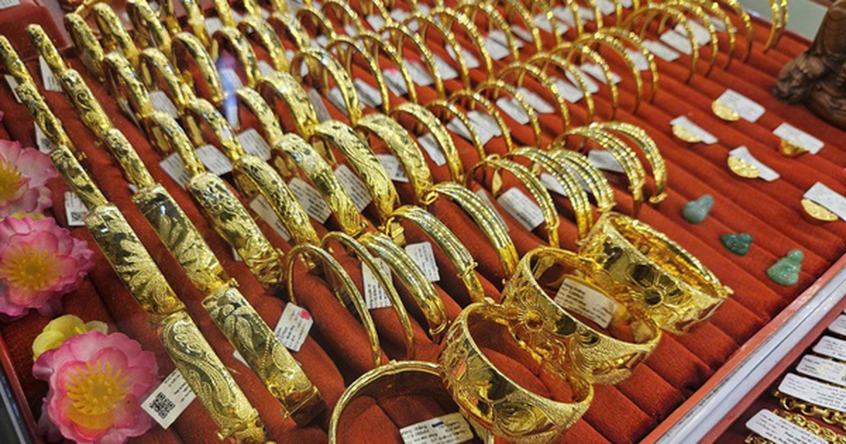 Tối 11-5, giá vàng miếng SJC, vàng nhẫn rớt mạn...