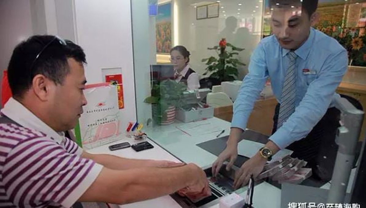 Phát hiện người đàn ông sở hữu tới 303 tài khoản tiết kiệm