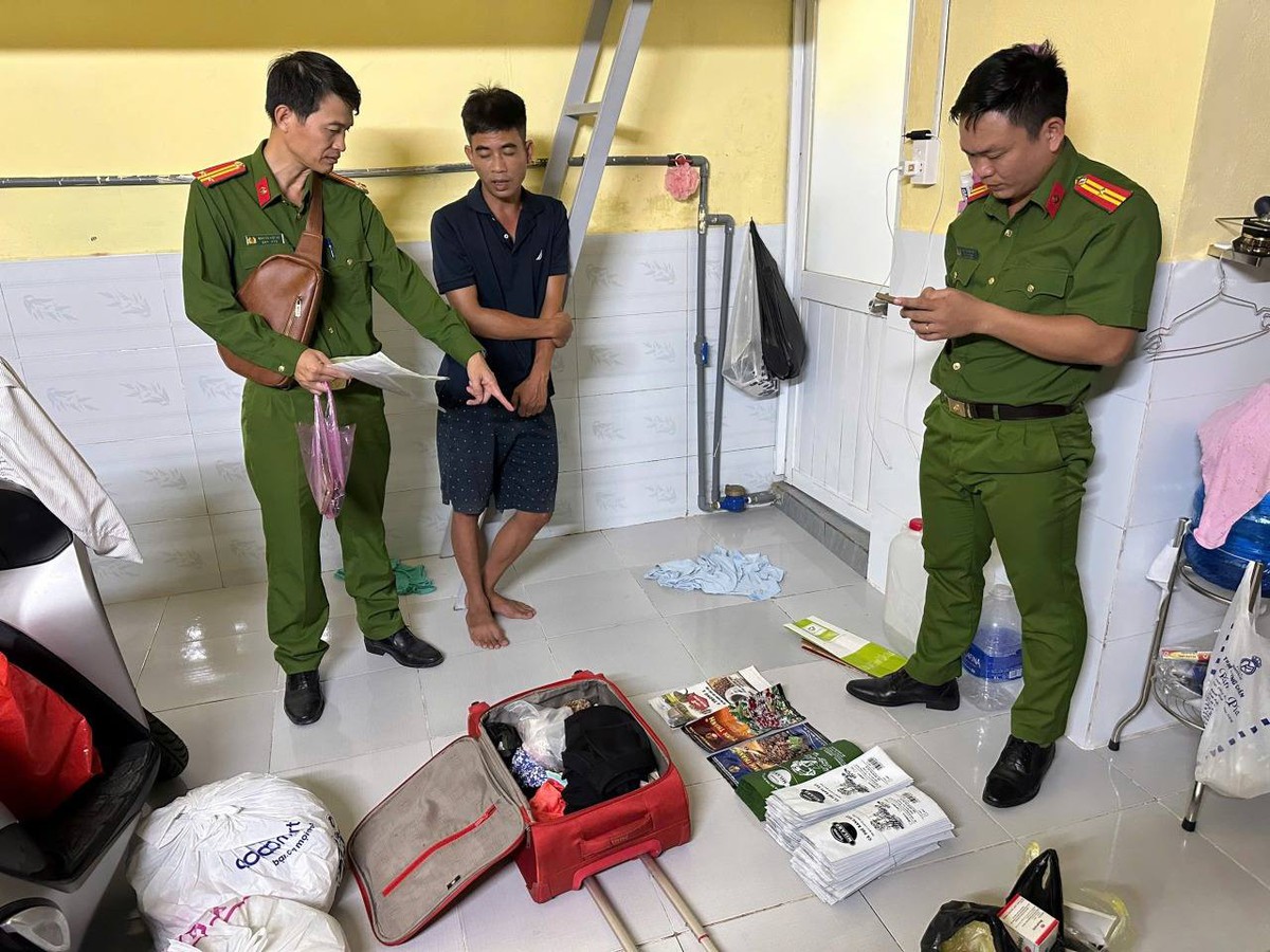 Khám xét khẩn cấp 3 địa điểm, bắt giữ kẻ cầm đầu là Nguyễn Xuân Thành: Thu giữ 600kg bột màu nâu
