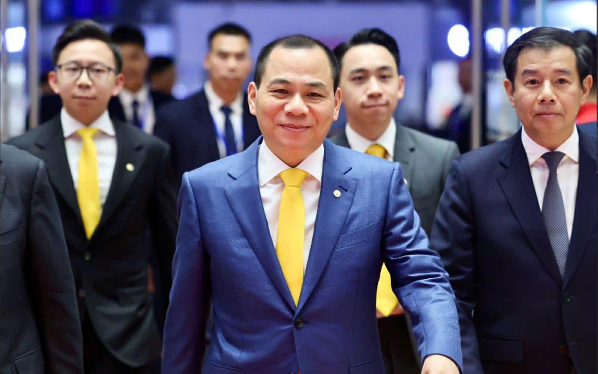 Chặng nước rút nghẹt thở: Vingroup và tỷ phú Phạm Nhật Vượng đồng loạt bứt phá, “dắt tay” chiếm lĩnh 2 ngôi đầu