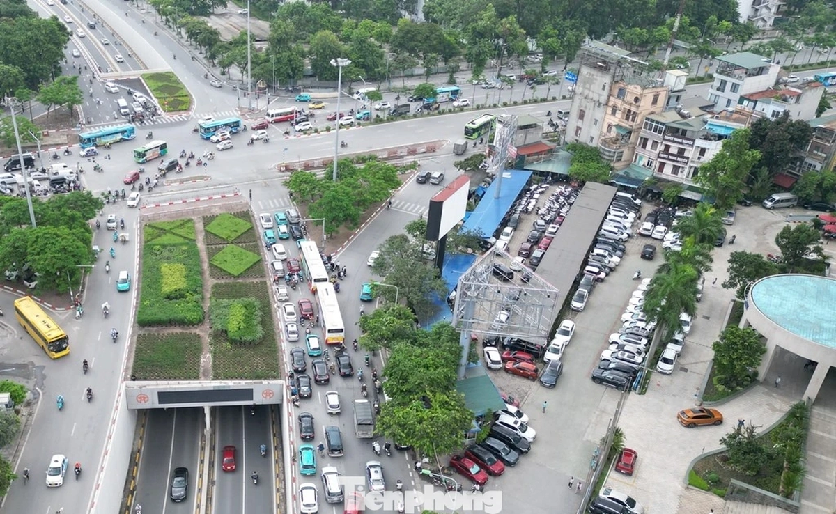 Hà Nội xây 4 "siêu" bãi xe kết hợp trạm sạc quy mô lớn, phục vụ hạn chế xe xăng vào nội đô
