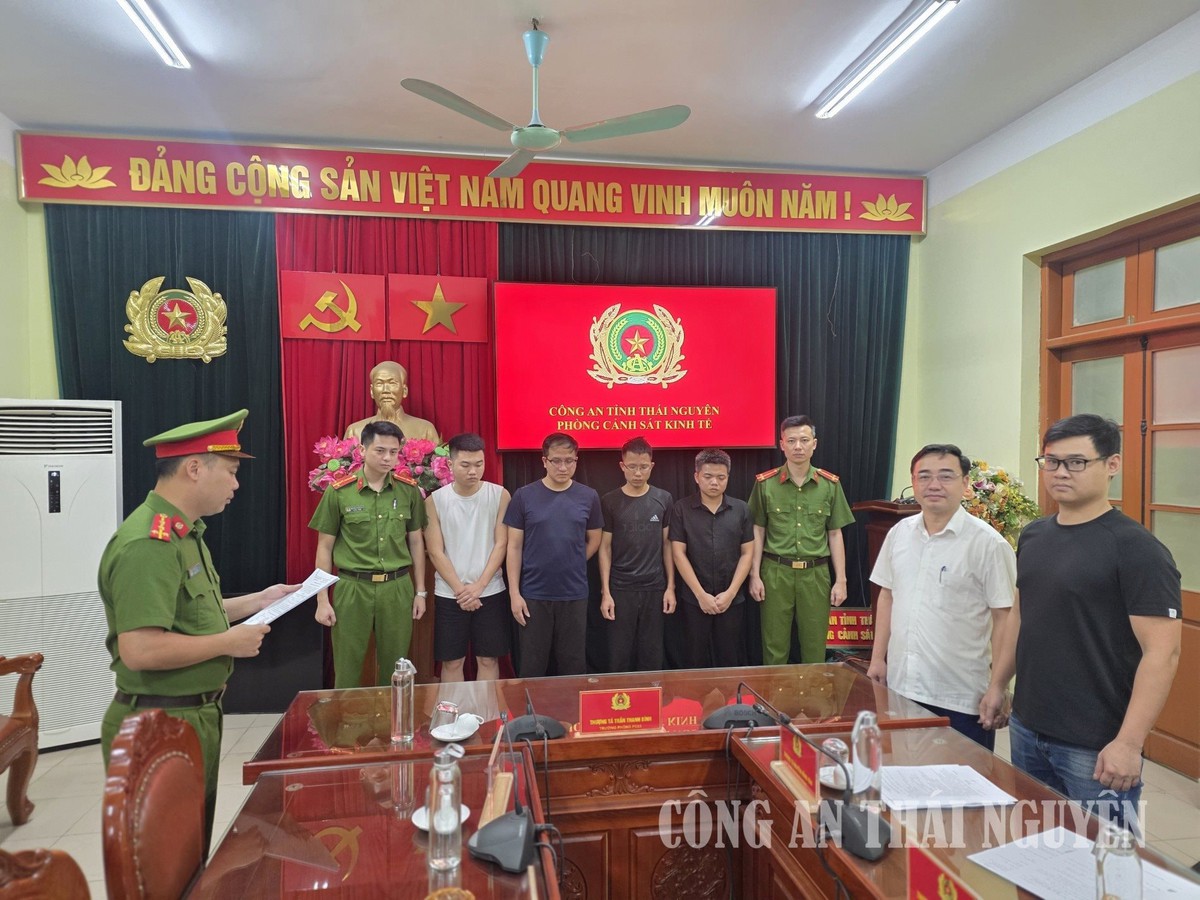 Bắt nhóm tài xế "hack" cước Xanh SM: dùng thiết bị 500.000 đồng để vô hiệu hóa cảm biến xe VinFast
