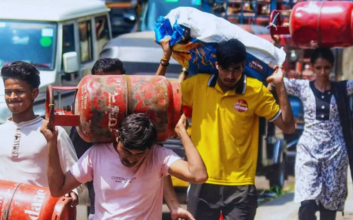 Lương 3 triệu đồng/tháng nhưng giá gas tăng 4 lần, hàng trăm nghìn công nhân lũ lượt bỏ phố về quê: Tham vọng đối trọng Trung Quốc của nền kinh tế hàng đầu châu Á lung lay