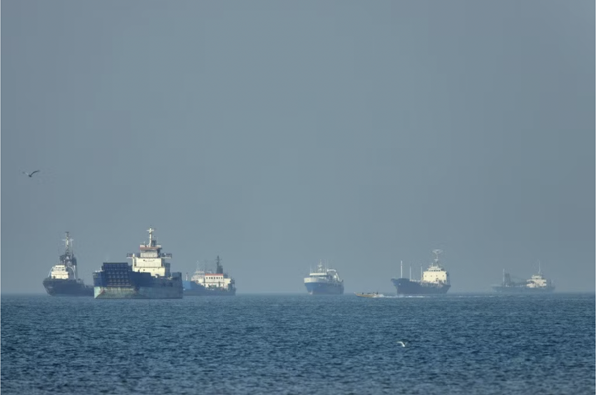 Siêu tàu chở dầu của Trung Quốc di chuyển qua eo biển Hormuz