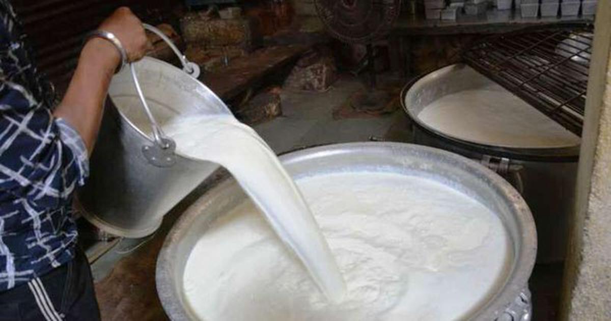 Công an triệt phá đường dây làm sữa giả, thu giữ hóa chất
