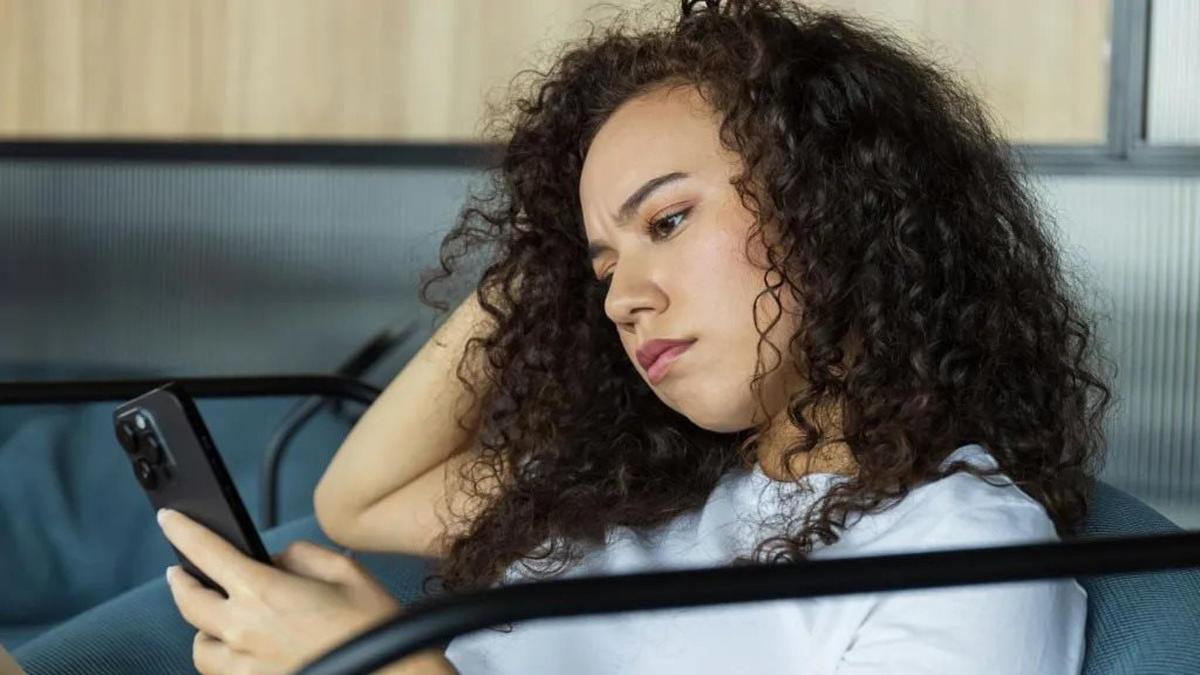 Chồng tôi bị AI bỏ bùa": Lời tự sự cay đắng của những người phụ nữ bị bỏ lại phía sau cuộc đua công nghệ