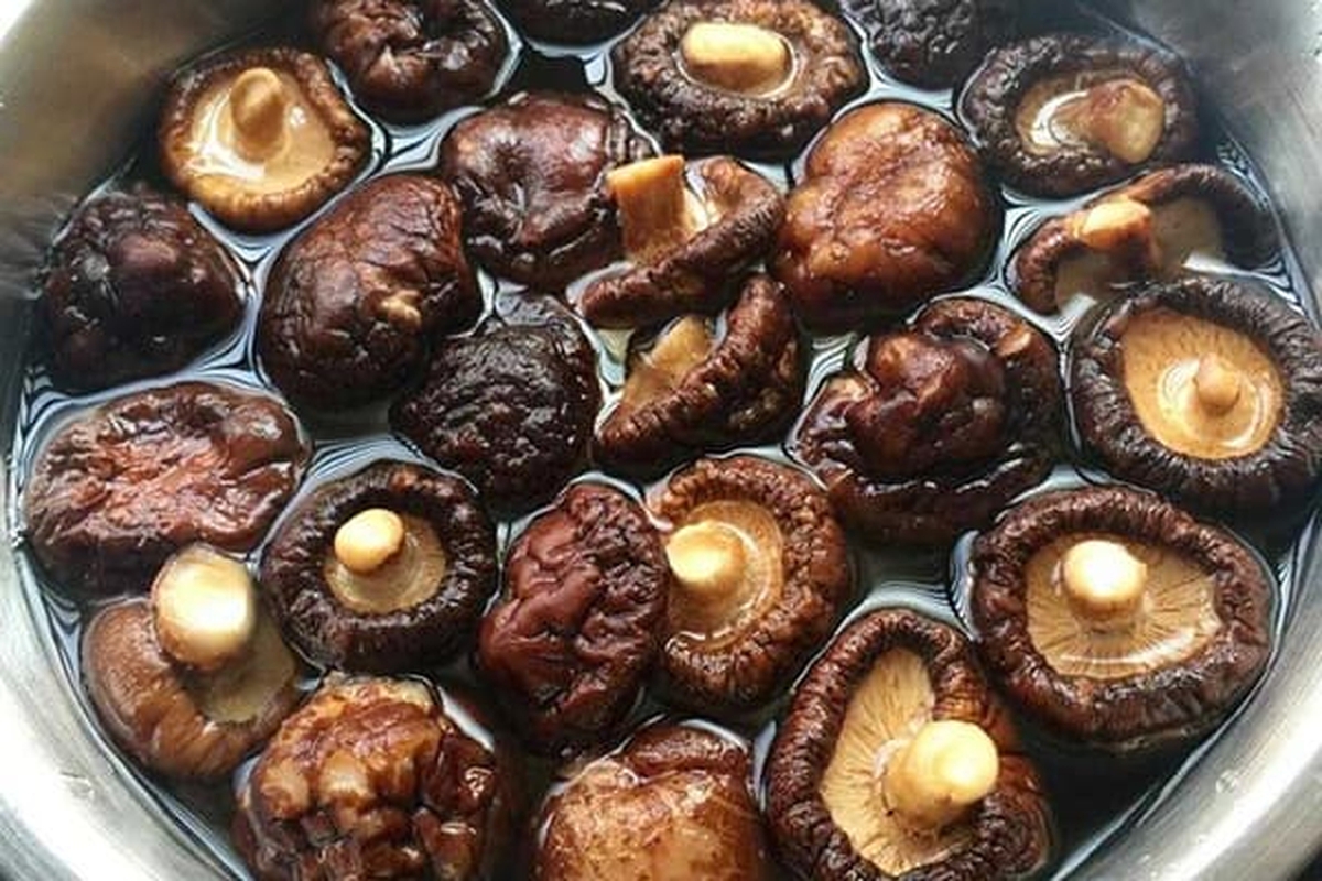 Sai lầm phổ biến khi ngâm đồ khô có thể ảnh hưởng sức khỏe nghiêm trọng