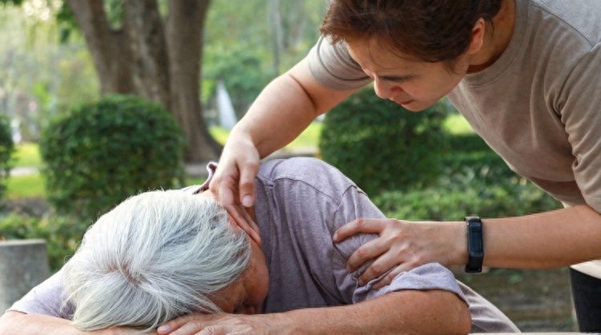 Người phụ nữ đột ngột qua đời sau bữa trưa, bác sĩ cảnh báo: Nhiều người làm 4 việc sau khi ăn mà không biết đang hại mình