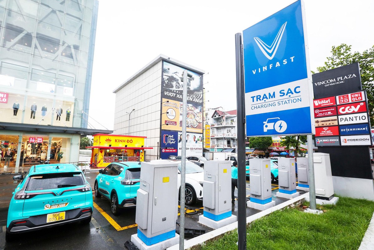 Sạc xe điện qua đêm: Xoá bỏ nỗi lo mất an toàn từ công nghệ quản lý pin tiên tiến của VinFast