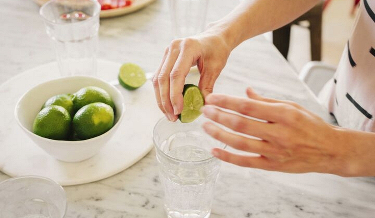 Người phụ nữ uống nước chanh mỗi ngày suốt 6 tháng, đi khám sức khỏe bác sĩ bất ngờ hỏi: "Chị đã làm gì?"