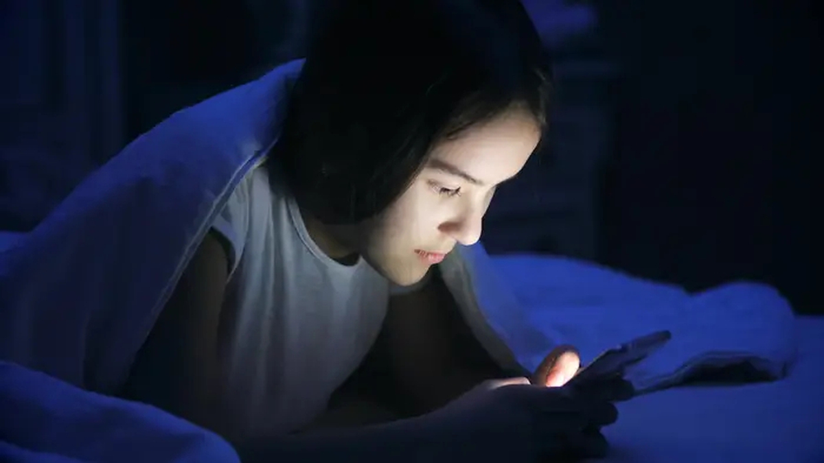 Cảnh báo đến những người thường xuyên sử dụng điện thoại trước khi ngủ