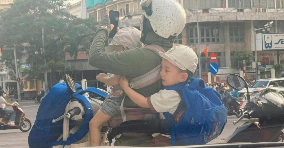 Bức ảnh "mẹ cân tất" đang viral: Chúng ta từ những cô gái trói gà không chặt, sau 9 tháng 10 ngày đều trở thành siêu nhân hết!