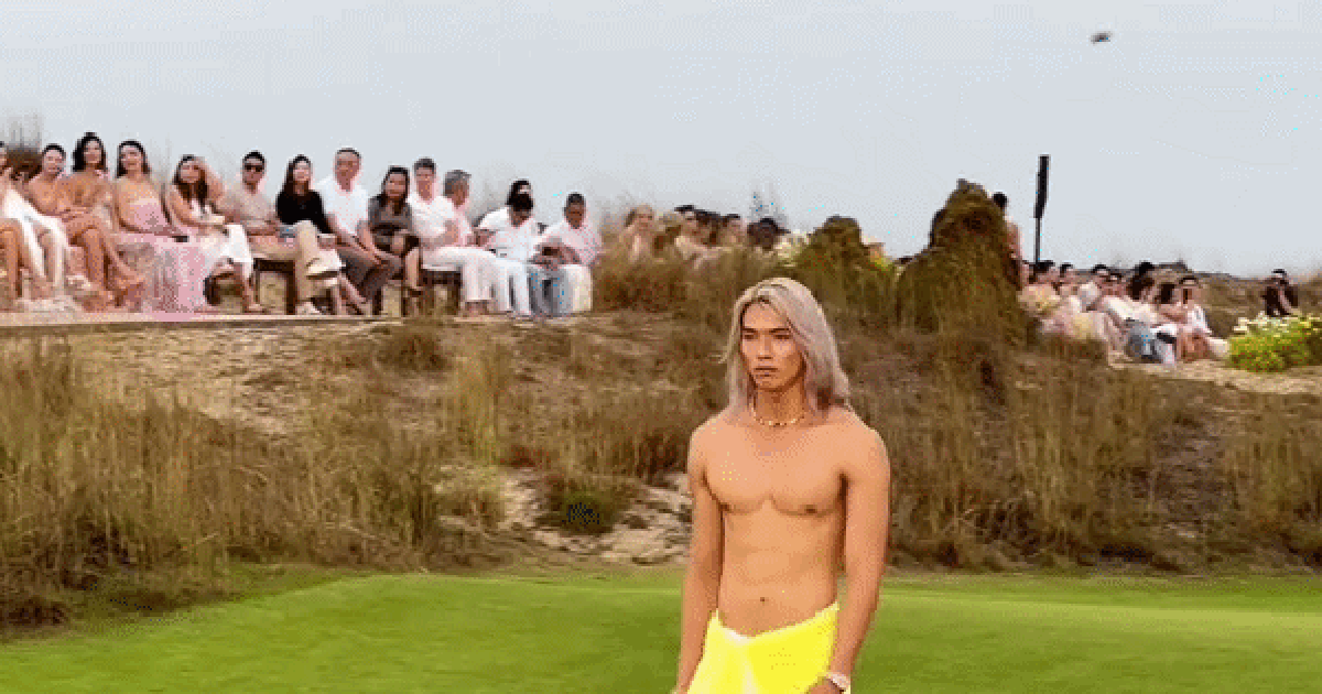 Lê Văn Tâm - "nông dân đẹp trai nhất Việt Nam” đi catwalk gây tranh cãi